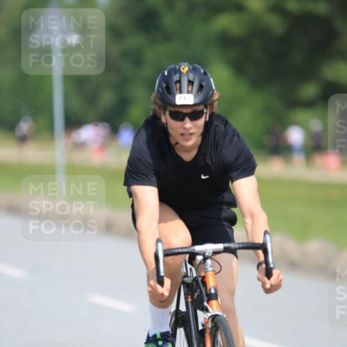21.06.2025 - 27. Vierlanden-Triathlon H.Heesch http://msf.ph/oto/7988627 15.06.2025 11:43:21 Radfahren 637, 727, 741, 747, 810 meine-sportfotos.de