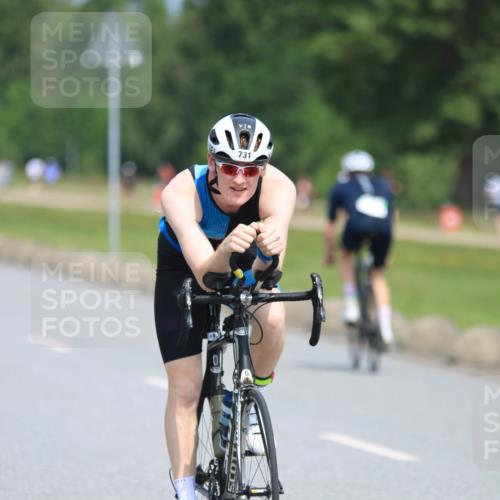 21.06.2025 - 27. Vierlanden-Triathlon H.Heesch http://msf.ph/oto/7988681 15.06.2025 11:43:37 Radfahren 210, 714, 731, 738, 855 meine-sportfotos.de
