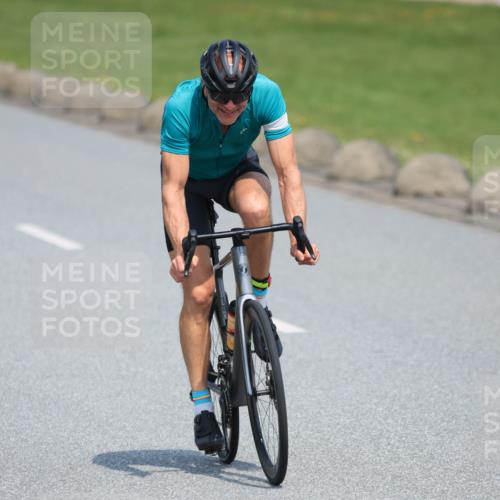 21.06.2025 - 27. Vierlanden-Triathlon H.Heesch http://msf.ph/oto/7988823 15.06.2025 11:44:18 Radfahren 668, 953 meine-sportfotos.de