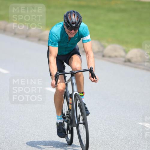 21.06.2025 - 27. Vierlanden-Triathlon H.Heesch http://msf.ph/oto/7988827 15.06.2025 11:44:18 Radfahren 668, 953 meine-sportfotos.de