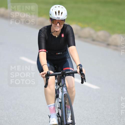 21.06.2025 - 27. Vierlanden-Triathlon H.Heesch http://msf.ph/oto/7988830 15.06.2025 11:44:33 Radfahren 201 meine-sportfotos.de