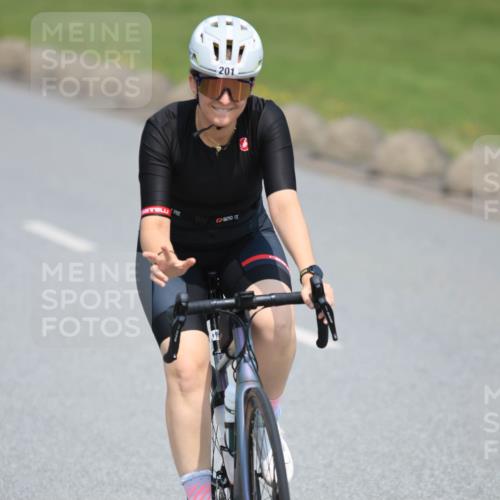 21.06.2025 - 27. Vierlanden-Triathlon H.Heesch http://msf.ph/oto/7988837 15.06.2025 11:44:33 Radfahren 201 meine-sportfotos.de
