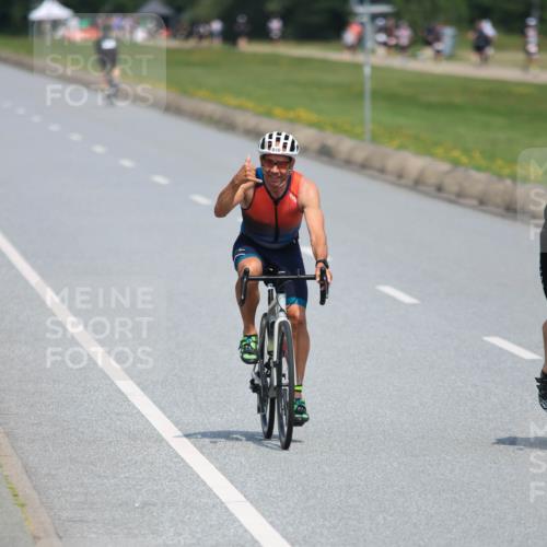 21.06.2025 - 27. Vierlanden-Triathlon H.Heesch http://msf.ph/oto/7988862 15.06.2025 11:45:05 Radfahren 636, 641, 643, 644, 667, 782, 840 meine-sportfotos.de