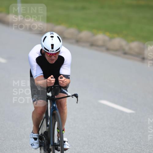 21.06.2025 - 27. Vierlanden-Triathlon H.Heesch http://msf.ph/oto/7988903 15.06.2025 11:45:22 Radfahren 212, 723, 794, 797, 841, 947 meine-sportfotos.de
