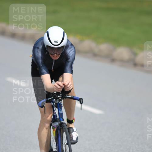 21.06.2025 - 27. Vierlanden-Triathlon H.Heesch http://msf.ph/oto/7988918 15.06.2025 11:45:23 Radfahren 212, 723, 794, 797, 841, 947 meine-sportfotos.de