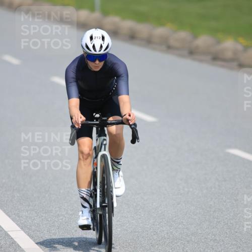 21.06.2025 - 27. Vierlanden-Triathlon H.Heesch http://msf.ph/oto/7988959 15.06.2025 11:45:27 Radfahren 212, 723, 728, 797, 841 meine-sportfotos.de