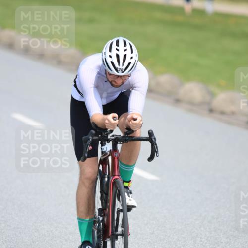21.06.2025 - 27. Vierlanden-Triathlon H.Heesch http://msf.ph/oto/7988996 15.06.2025 11:45:35 Radfahren 645, 728, 733 meine-sportfotos.de