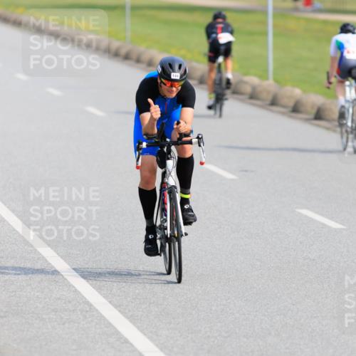 15.06.2025 - 27. Vierlanden-Triathlon H.Heesch http://msf.ph/oto/7989012 15.06.2025 09:30:14 Radfahren 144 meine-sportfotos.de