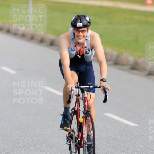 15.06.2025 - 27. Vierlanden-Triathlon H.Heesch http://msf.ph/oto/7989059 15.06.2025 09:30:23 Radfahren 32 meine-sportfotos.de
