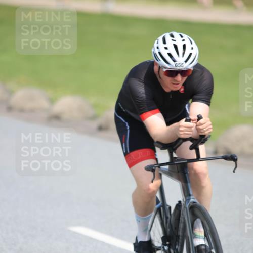 21.06.2025 - 27. Vierlanden-Triathlon H.Heesch http://msf.ph/oto/7989068 15.06.2025 11:46:03 Radfahren 32, 658, 803 meine-sportfotos.de