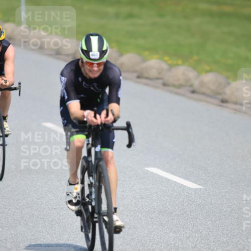 21.06.2025 - 27. Vierlanden-Triathlon H.Heesch http://msf.ph/oto/7989076 15.06.2025 11:46:08 Radfahren 215, 663, 743, 803, 886 meine-sportfotos.de
