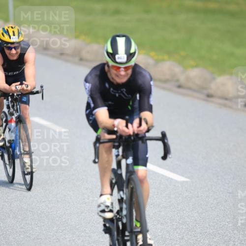 21.06.2025 - 27. Vierlanden-Triathlon H.Heesch http://msf.ph/oto/7989100 15.06.2025 11:46:08 Radfahren 215, 663, 743, 803, 886 meine-sportfotos.de