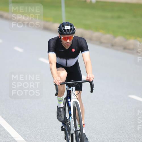 21.06.2025 - 27. Vierlanden-Triathlon H.Heesch http://msf.ph/oto/7989173 15.06.2025 11:46:14 Radfahren 215, 231, 663, 743, 886 meine-sportfotos.de