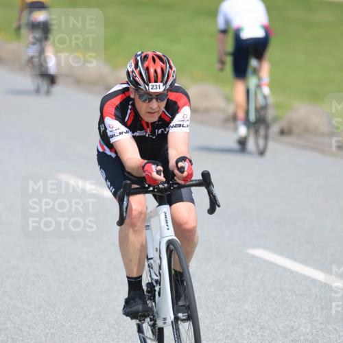 21.06.2025 - 27. Vierlanden-Triathlon H.Heesch http://msf.ph/oto/7989185 15.06.2025 11:46:21 Radfahren 231, 640, 805 meine-sportfotos.de