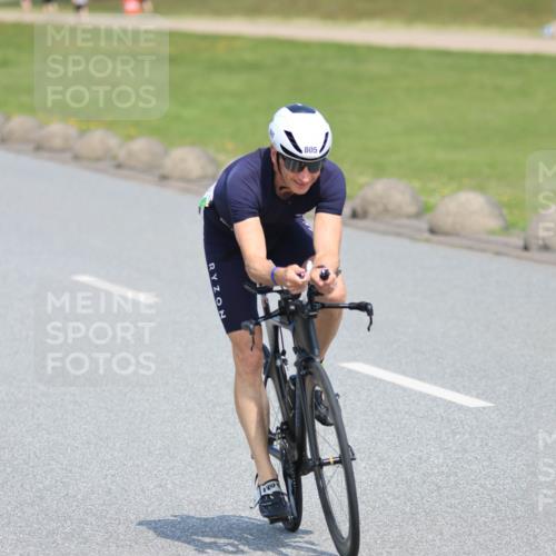 21.06.2025 - 27. Vierlanden-Triathlon H.Heesch http://msf.ph/oto/7989224 15.06.2025 11:46:27 Radfahren 640, 694, 805 meine-sportfotos.de