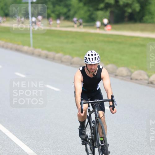 21.06.2025 - 27. Vierlanden-Triathlon H.Heesch http://msf.ph/oto/7989284 15.06.2025 11:46:28 Radfahren 640, 694, 805 meine-sportfotos.de