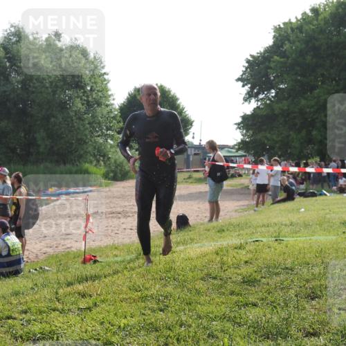 15.06.2025 - 27. Vierlanden-Triathlon KatJ http://msf.ph/oto/7989302 15.06.2025 09:07:13 Schwimmen 231 meine-sportfotos.de