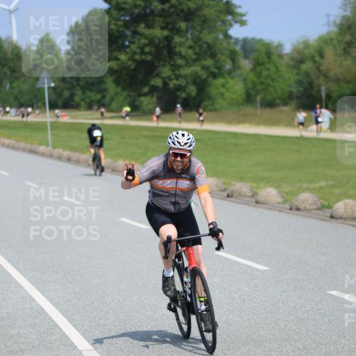 21.06.2025 - 27. Vierlanden-Triathlon H.Heesch http://msf.ph/oto/7989338 15.06.2025 11:46:57 Radfahren 647, 710, 734, 801, 831 meine-sportfotos.de