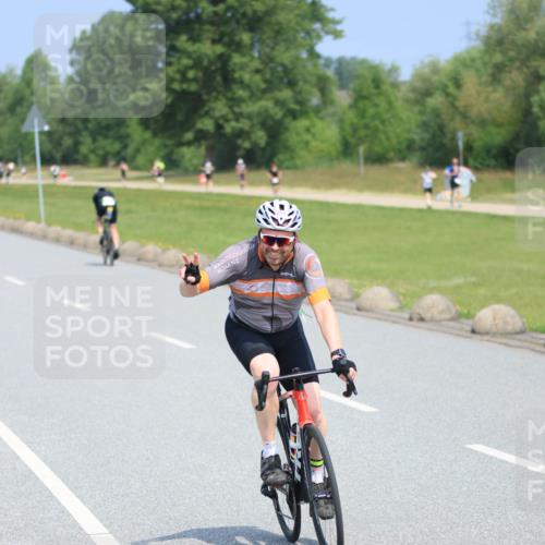21.06.2025 - 27. Vierlanden-Triathlon H.Heesch http://msf.ph/oto/7989347 15.06.2025 11:46:57 Radfahren 647, 710, 734, 801, 831 meine-sportfotos.de