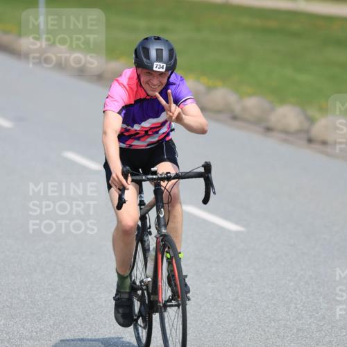 21.06.2025 - 27. Vierlanden-Triathlon H.Heesch http://msf.ph/oto/7989369 15.06.2025 11:47:04 Radfahren 647, 696, 710, 722, 734, 763, 831 meine-sportfotos.de