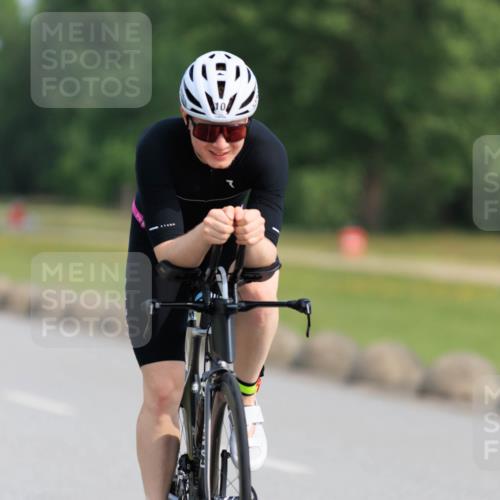15.06.2025 - 27. Vierlanden-Triathlon H.Heesch http://msf.ph/oto/7989371 15.06.2025 09:36:39 Radfahren 10, 144 meine-sportfotos.de