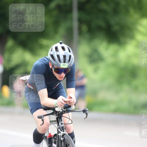 15.06.2025 - 7 Türme Triathlon Yannick Fuchs http://msf.ph/oto/7989382 15.06.2025 11:46:54 Radfahren 257, 291 meine-sportfotos.de