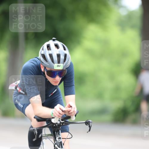 15.06.2025 - 7 Türme Triathlon Yannick Fuchs http://msf.ph/oto/7989390 15.06.2025 11:46:54 Radfahren 257, 291 meine-sportfotos.de