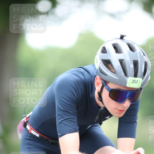 15.06.2025 - 7 Türme Triathlon Yannick Fuchs http://msf.ph/oto/7989400 15.06.2025 11:46:54 Radfahren 257, 291 meine-sportfotos.de