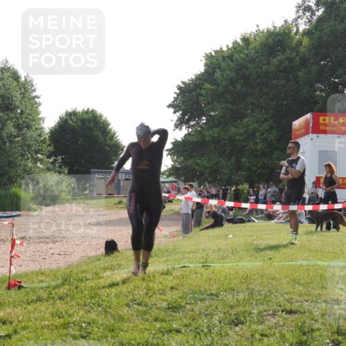 15.06.2025 - 27. Vierlanden-Triathlon KatJ http://msf.ph/oto/7989408 15.06.2025 09:08:39 Schwimmen 226 meine-sportfotos.de