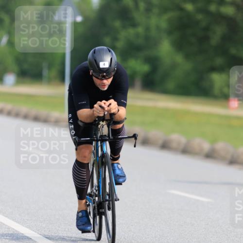 15.06.2025 - 27. Vierlanden-Triathlon H.Heesch http://msf.ph/oto/7989521 15.06.2025 09:38:37 Radfahren 4, 123, 124, 232, 235 meine-sportfotos.de