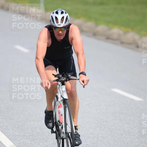 21.06.2025 - 27. Vierlanden-Triathlon H.Heesch http://msf.ph/oto/7989546 15.06.2025 11:47:18 Radfahren 717, 787 meine-sportfotos.de