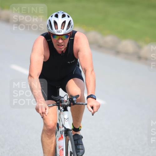 21.06.2025 - 27. Vierlanden-Triathlon H.Heesch http://msf.ph/oto/7989574 15.06.2025 11:47:18 Radfahren 717, 787 meine-sportfotos.de