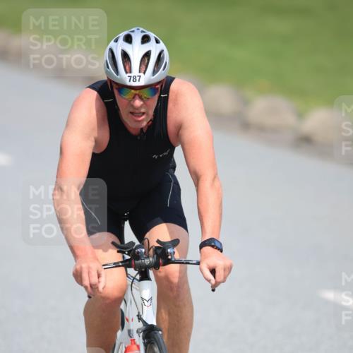 21.06.2025 - 27. Vierlanden-Triathlon H.Heesch http://msf.ph/oto/7989584 15.06.2025 11:47:18 Radfahren 717, 787 meine-sportfotos.de