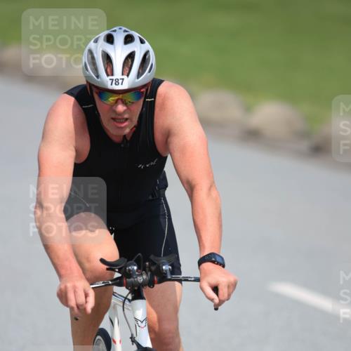 21.06.2025 - 27. Vierlanden-Triathlon H.Heesch http://msf.ph/oto/7989596 15.06.2025 11:47:18 Radfahren 717, 787 meine-sportfotos.de