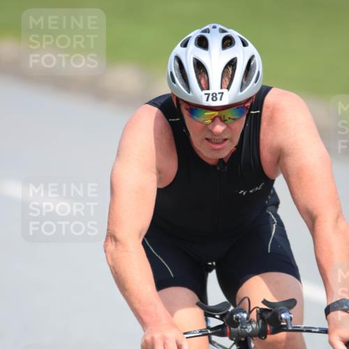 21.06.2025 - 27. Vierlanden-Triathlon H.Heesch http://msf.ph/oto/7989609 15.06.2025 11:47:18 Radfahren 717, 787 meine-sportfotos.de