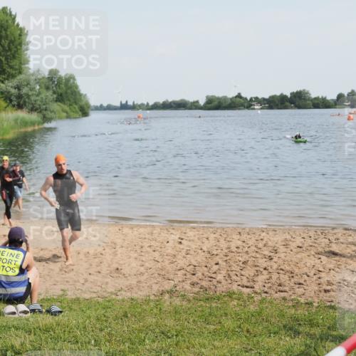 21.06.2025 - 27. Vierlanden-Triathlon MichiJ http://msf.ph/oto/7989636 15.06.2026 09:52:02 Schwimmen 282, 288, 292 meine-sportfotos.de