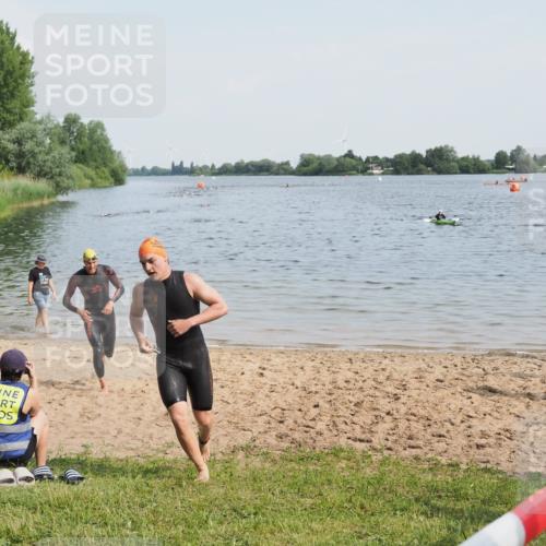 21.06.2025 - 27. Vierlanden-Triathlon MichiJ http://msf.ph/oto/7989671 15.06.2026 09:52:04 Schwimmen 282, 288, 292 meine-sportfotos.de