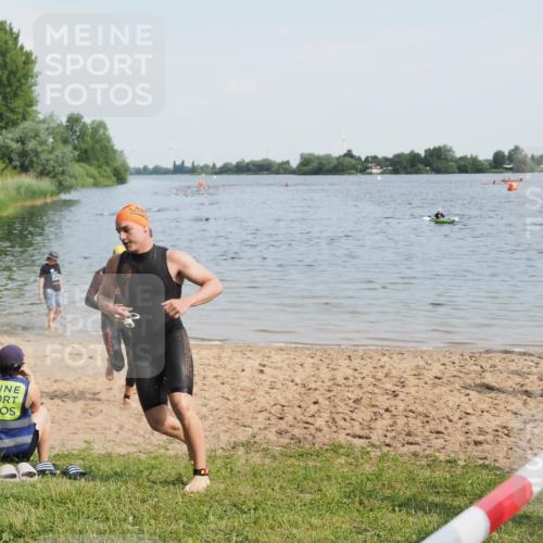 21.06.2025 - 27. Vierlanden-Triathlon MichiJ http://msf.ph/oto/7989701 15.06.2026 09:52:04 Schwimmen 282, 288, 292 meine-sportfotos.de