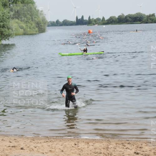 21.06.2025 - 27. Vierlanden-Triathlon MichiJ http://msf.ph/oto/7989774 15.06.2026 09:52:40 Schwimmen 313 meine-sportfotos.de