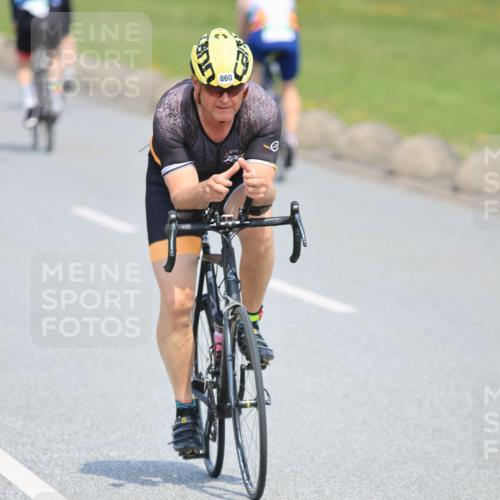 21.06.2025 - 27. Vierlanden-Triathlon H.Heesch http://msf.ph/oto/7989806 15.06.2025 11:48:19 Radfahren 646, 860 meine-sportfotos.de