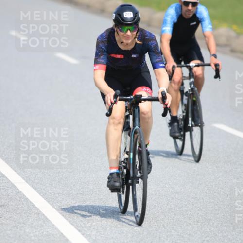 21.06.2025 - 27. Vierlanden-Triathlon H.Heesch http://msf.ph/oto/7989857 15.06.2025 11:48:31 Radfahren 223, 781, 816, 866 meine-sportfotos.de