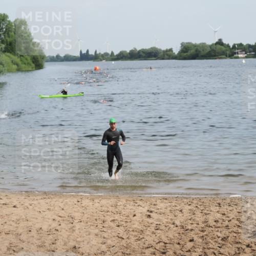 21.06.2025 - 27. Vierlanden-Triathlon MichiJ http://msf.ph/oto/7989909 15.06.2026 09:52:43 Schwimmen 313 meine-sportfotos.de