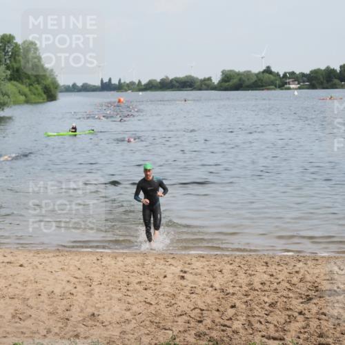 21.06.2025 - 27. Vierlanden-Triathlon MichiJ http://msf.ph/oto/7989946 15.06.2026 09:52:43 Schwimmen 313 meine-sportfotos.de