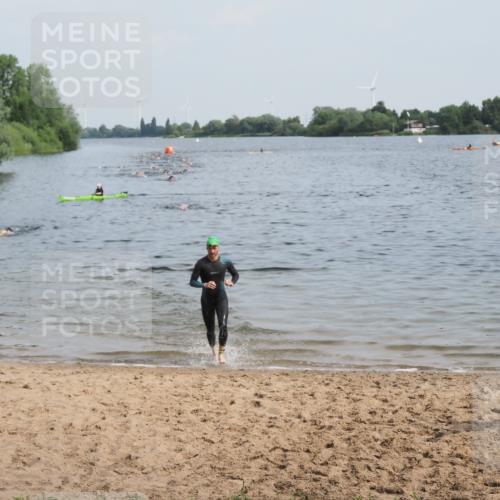 21.06.2025 - 27. Vierlanden-Triathlon MichiJ http://msf.ph/oto/7989959 15.06.2026 09:52:43 Schwimmen 313 meine-sportfotos.de