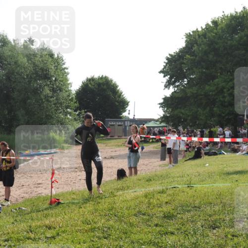 15.06.2025 - 27. Vierlanden-Triathlon KatJ http://msf.ph/oto/7989977 15.06.2025 09:09:23 Schwimmen 224 meine-sportfotos.de
