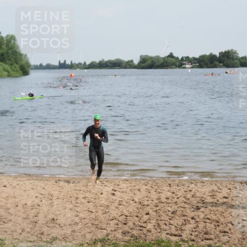 21.06.2025 - 27. Vierlanden-Triathlon MichiJ http://msf.ph/oto/7990006 15.06.2026 09:52:44 Schwimmen 313 meine-sportfotos.de