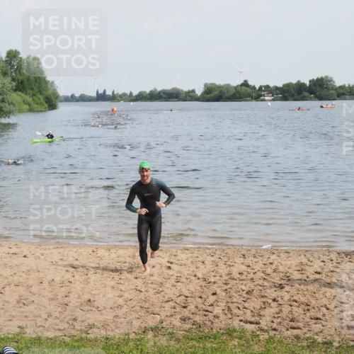 21.06.2025 - 27. Vierlanden-Triathlon MichiJ http://msf.ph/oto/7990047 15.06.2026 09:52:45 Schwimmen 313 meine-sportfotos.de