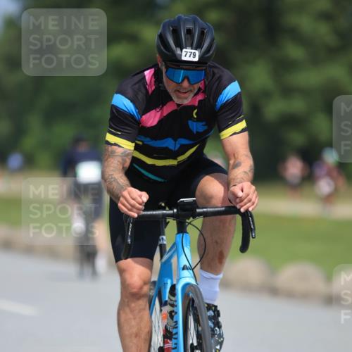 21.06.2025 - 27. Vierlanden-Triathlon H.Heesch http://msf.ph/oto/7990051 15.06.2025 11:49:32 Radfahren 779, 810, 828, 845, 855 meine-sportfotos.de