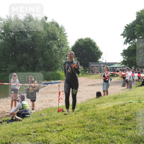15.06.2025 - 27. Vierlanden-Triathlon KatJ http://msf.ph/oto/7990052 15.06.2025 09:09:25 Schwimmen 224 meine-sportfotos.de