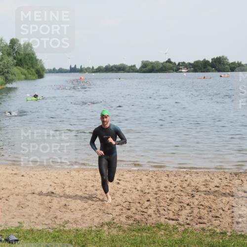 21.06.2025 - 27. Vierlanden-Triathlon MichiJ http://msf.ph/oto/7990067 15.06.2026 09:52:46 Schwimmen 313 meine-sportfotos.de